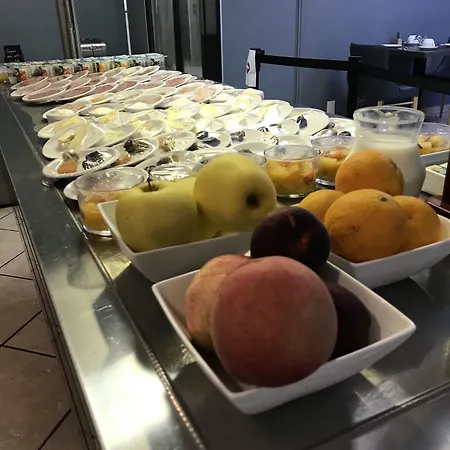 Hotel Le Regina Et Restaurant Canet-plage 3*
